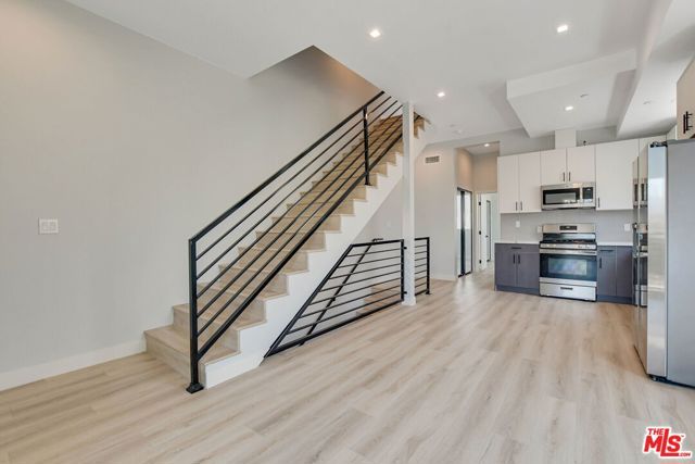 4547 Saturn Street, Los Angeles, CA 90019