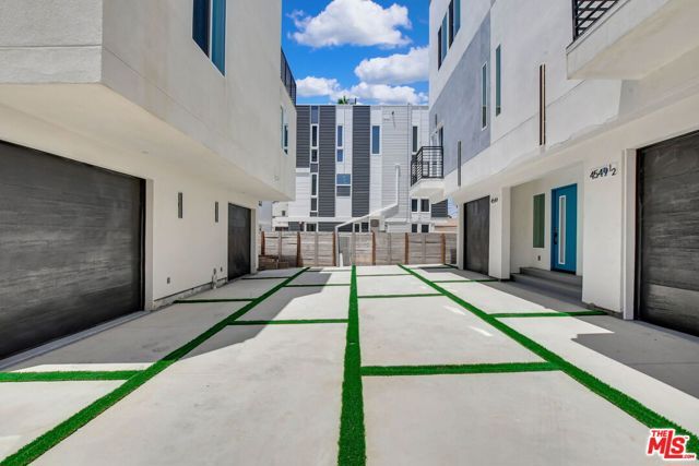 4547 Saturn Street, Los Angeles, CA 90019