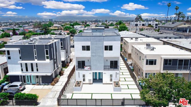 4547 Saturn Street, Los Angeles, CA 90019
