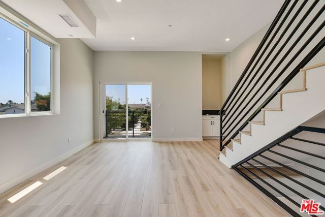 4547 Saturn Street, Los Angeles, CA 90019