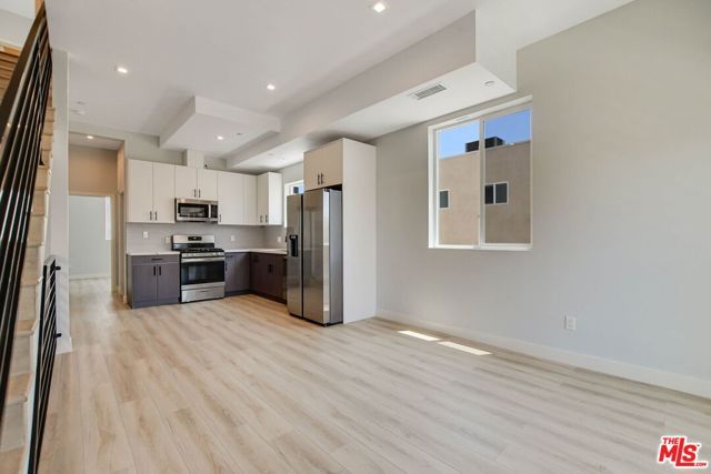 4547 Saturn Street, Los Angeles, CA 90019