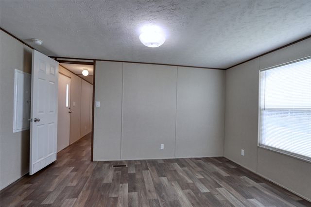 11933 County Road 2170, Barry, TX 75102