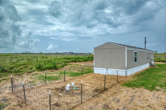 11933 County Road 2170, Barry, TX 75102