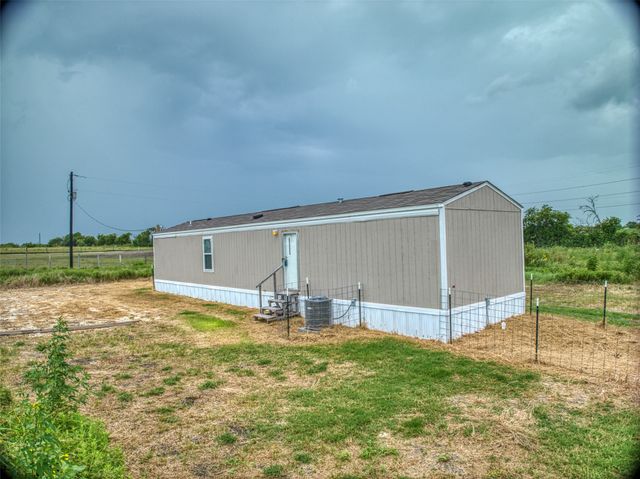 11933 County Road 2170, Barry, TX 75102