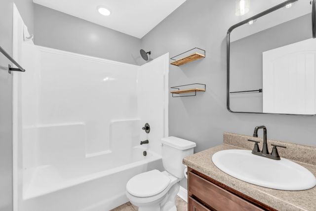 1933 Jackie Lorraine Dr, Clarksville, TN 37042