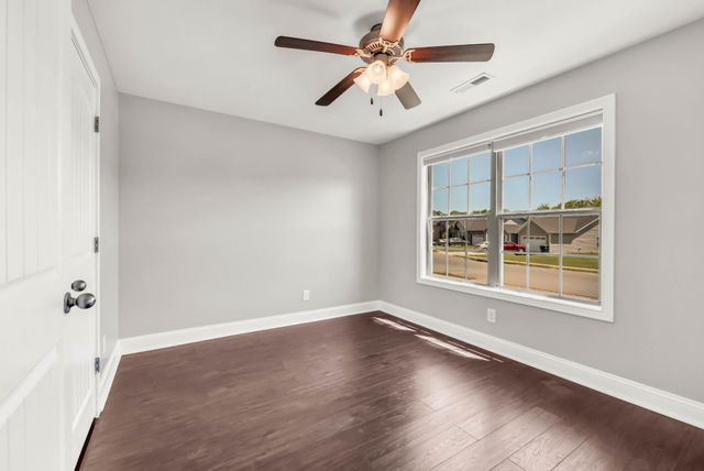 1933 Jackie Lorraine Dr, Clarksville, TN 37042