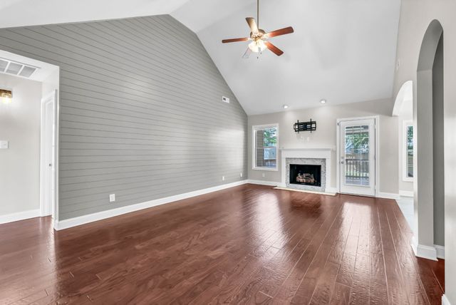 1933 Jackie Lorraine Dr, Clarksville, TN 37042