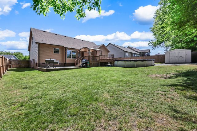 1933 Jackie Lorraine Dr, Clarksville, TN 37042