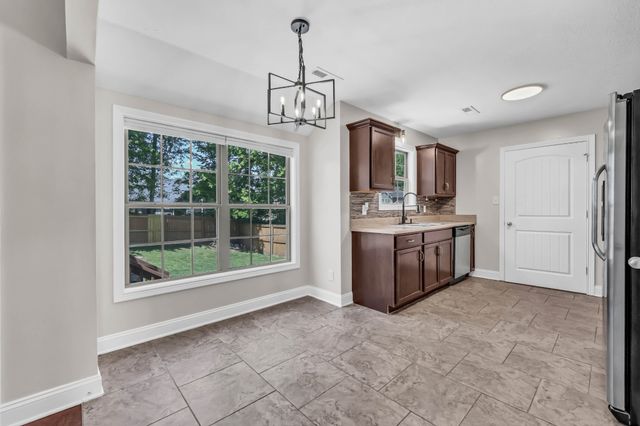 1933 Jackie Lorraine Dr, Clarksville, TN 37042