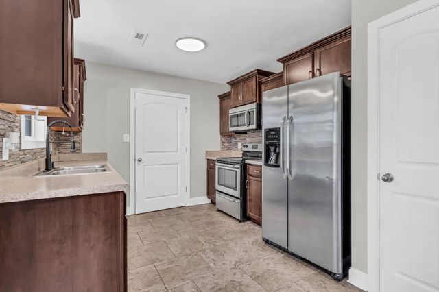 1933 Jackie Lorraine Dr, Clarksville, TN 37042