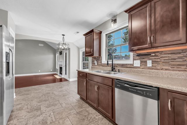 1933 Jackie Lorraine Dr, Clarksville, TN 37042