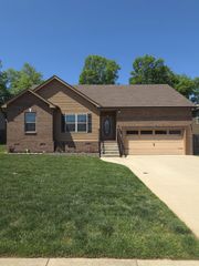 1933 Jackie Lorraine Dr, Clarksville, TN 37042