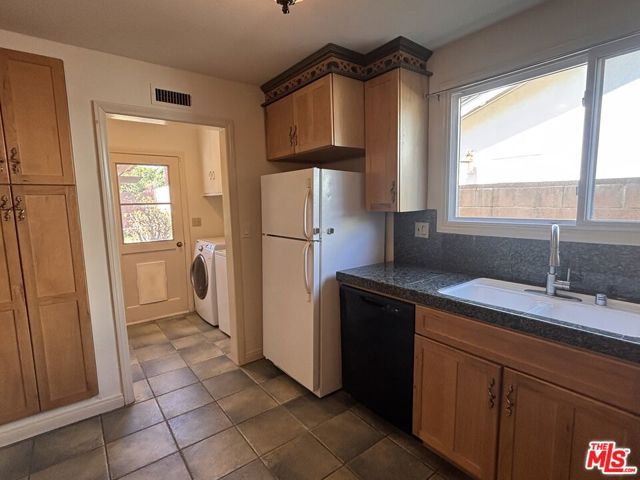6667 Lederer Avenue, West Hills (los Angeles), CA 91307