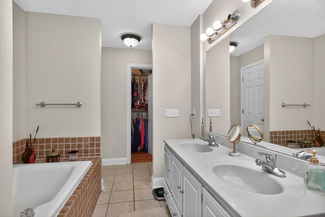 2012 Mooreland Drive, Lawrenceburg, KY 40342