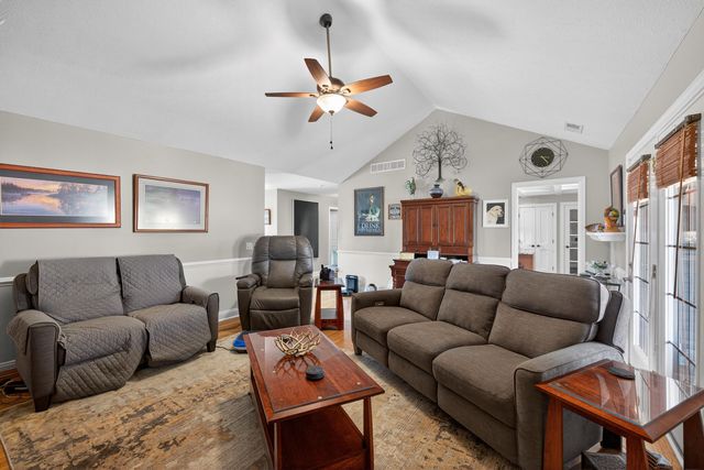 2012 Mooreland Drive, Lawrenceburg, KY 40342