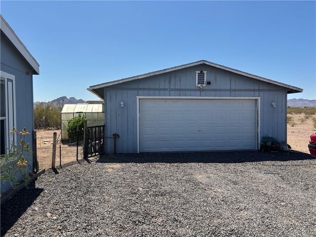 1097 S Concho Road, Golden Valley, AZ 86413