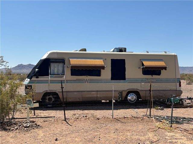 1097 S Concho Road, Golden Valley, AZ 86413