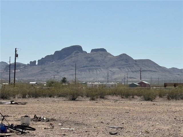 1097 S Concho Road, Golden Valley, AZ 86413