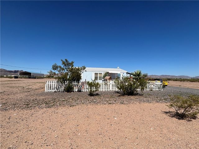 1097 S Concho Road, Golden Valley, AZ 86413