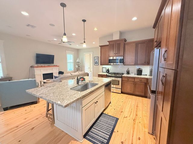 406 Sailhouse Way, Rockport, TX 78382