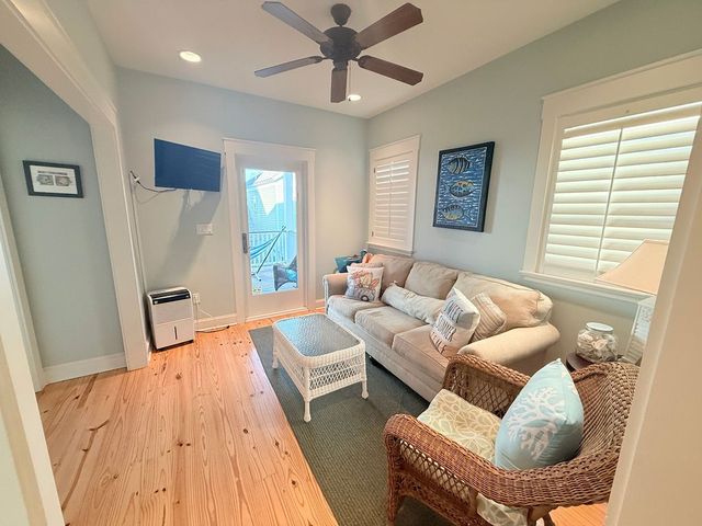 406 Sailhouse Way, Rockport, TX 78382