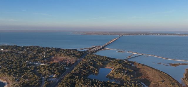 406 Sailhouse Way, Rockport, TX 78382