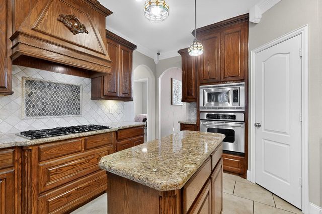 18209 Langford Lane, Talty, TX 75126