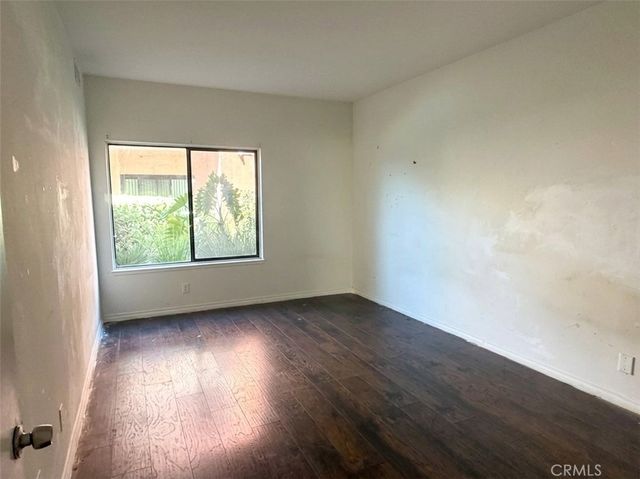 6815 Remmet 109, Canoga Park, CA 91303