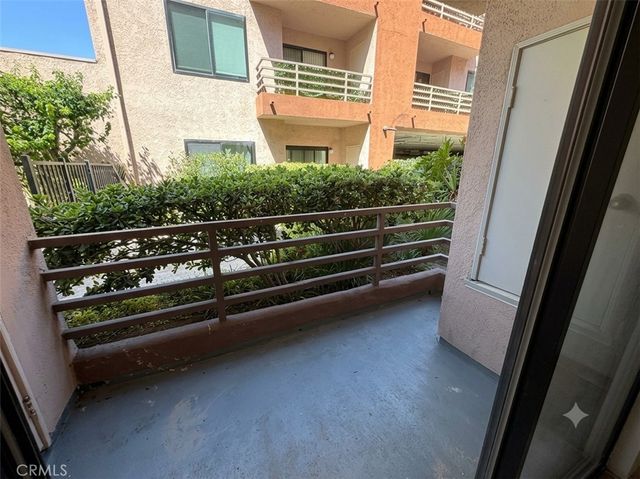 6815 Remmet 109, Canoga Park, CA 91303