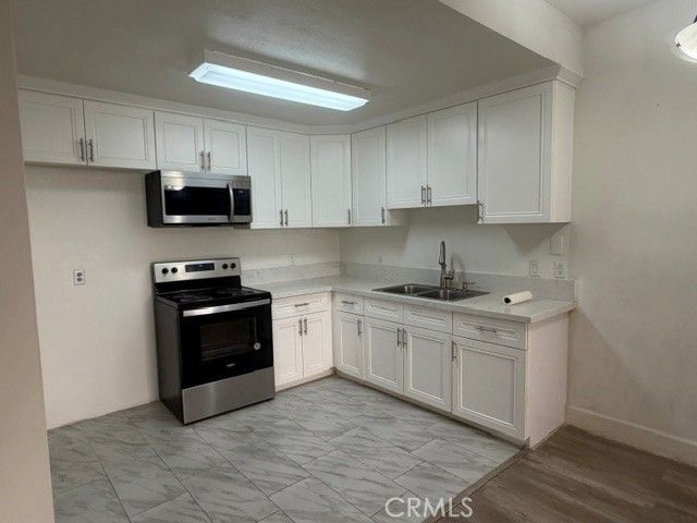 6815 Remmet 109, Canoga Park, CA 91303