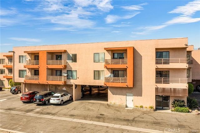 6815 Remmet 109, Canoga Park, CA 91303
