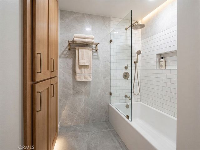 6815 Remmet 109, Canoga Park, CA 91303