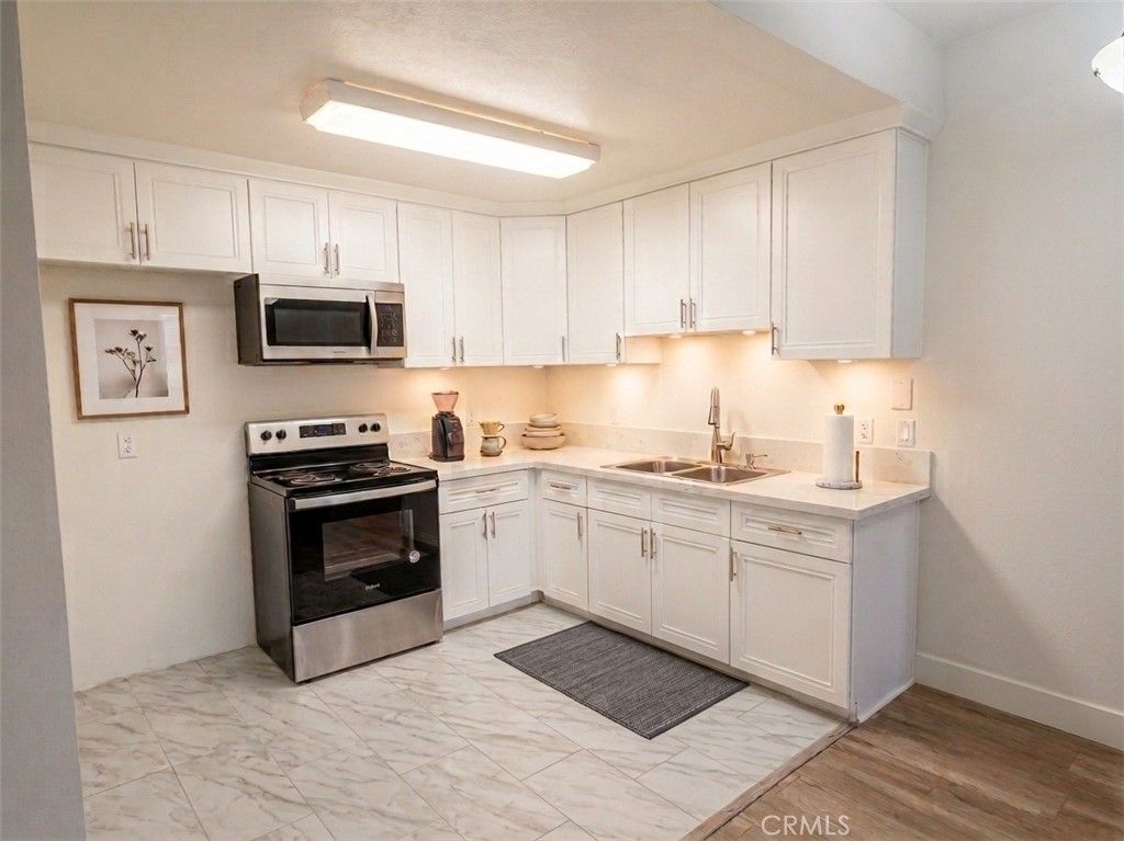 6815 Remmet 109, Canoga Park, CA 91303