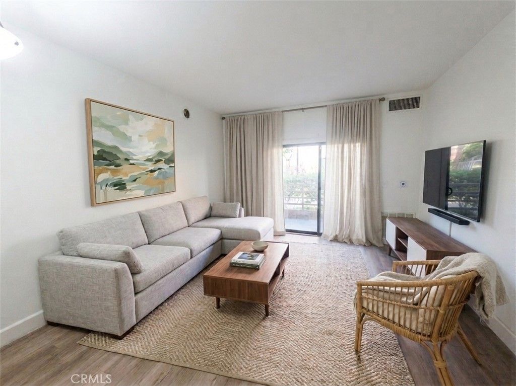 6815 Remmet 109, Canoga Park, CA 91303 — photo 2