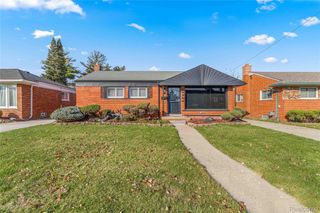 27704 Maplewood Street, Garden City, MI 48135