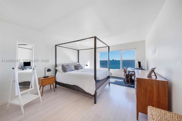 11111 Biscayne 2D, Miami, FL 33181