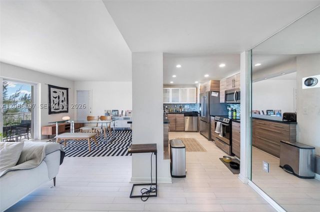 11111 Biscayne 2D, Miami, FL 33181