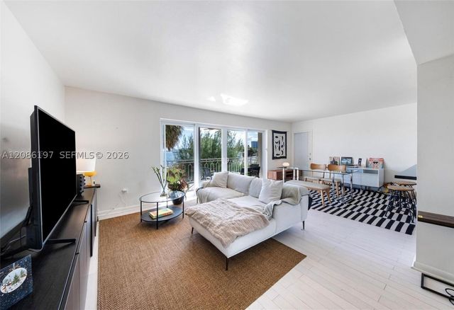 11111 Biscayne 2D, Miami, FL 33181