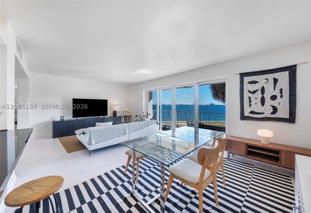 11111 Biscayne 2D, Miami, FL 33181
