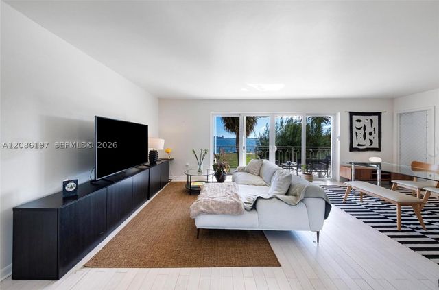 11111 Biscayne 2D, Miami, FL 33181