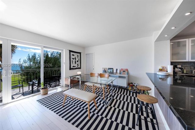 11111 Biscayne 2D, Miami, FL 33181