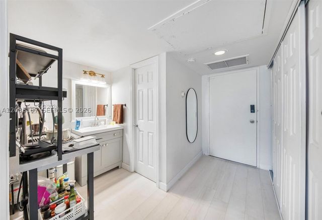 11111 Biscayne 2D, Miami, FL 33181