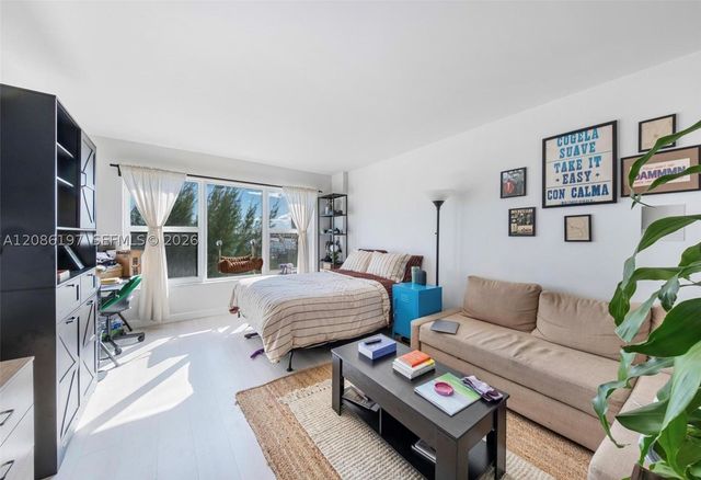 11111 Biscayne 2D, Miami, FL 33181