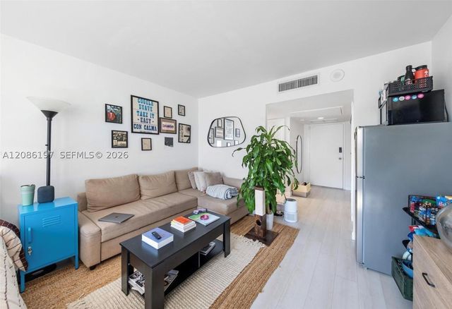 11111 Biscayne 2D, Miami, FL 33181