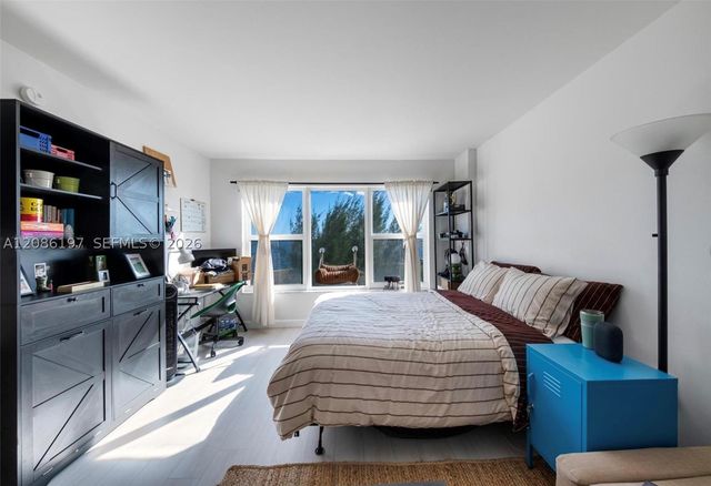 11111 Biscayne 2D, Miami, FL 33181