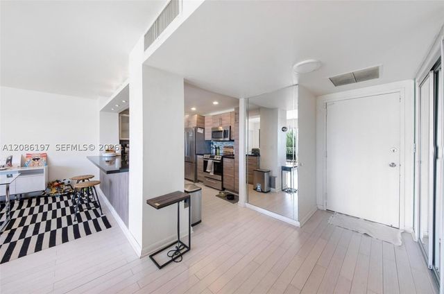 11111 Biscayne 2D, Miami, FL 33181