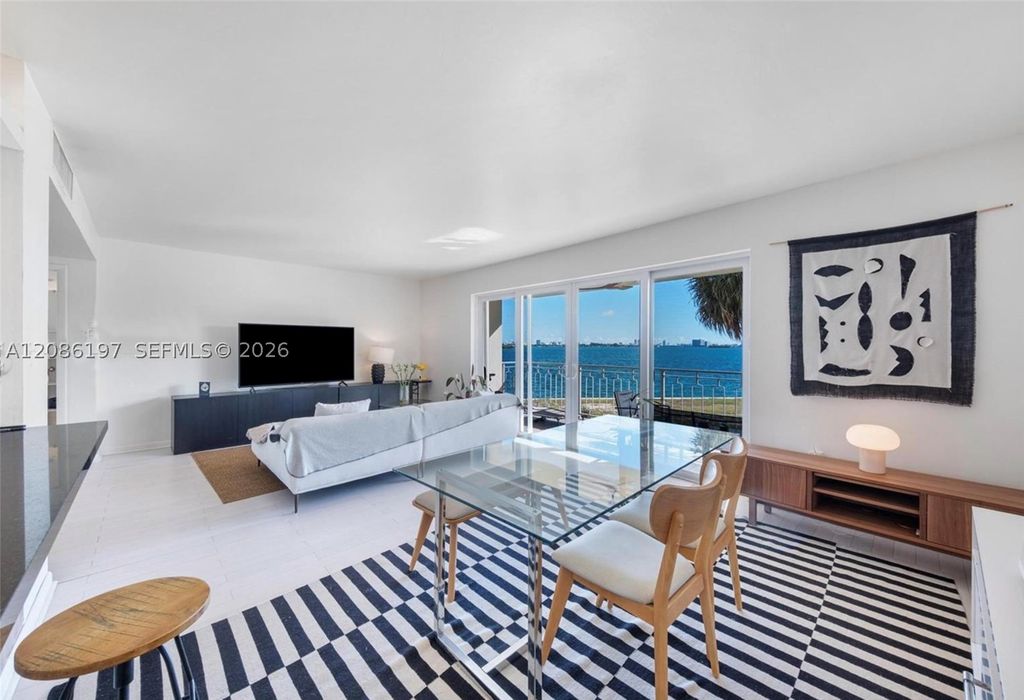 11111 Biscayne 2D, Miami, FL 33181