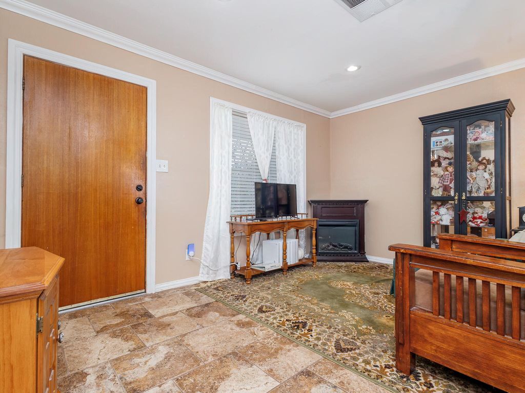Image 11 of property listing at 1201 N 10th Street, Winters, TX 79567