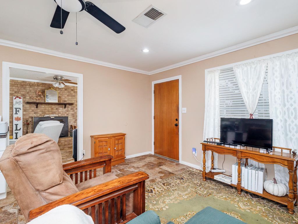 Image 12 of property listing at 1201 N 10th Street, Winters, TX 79567