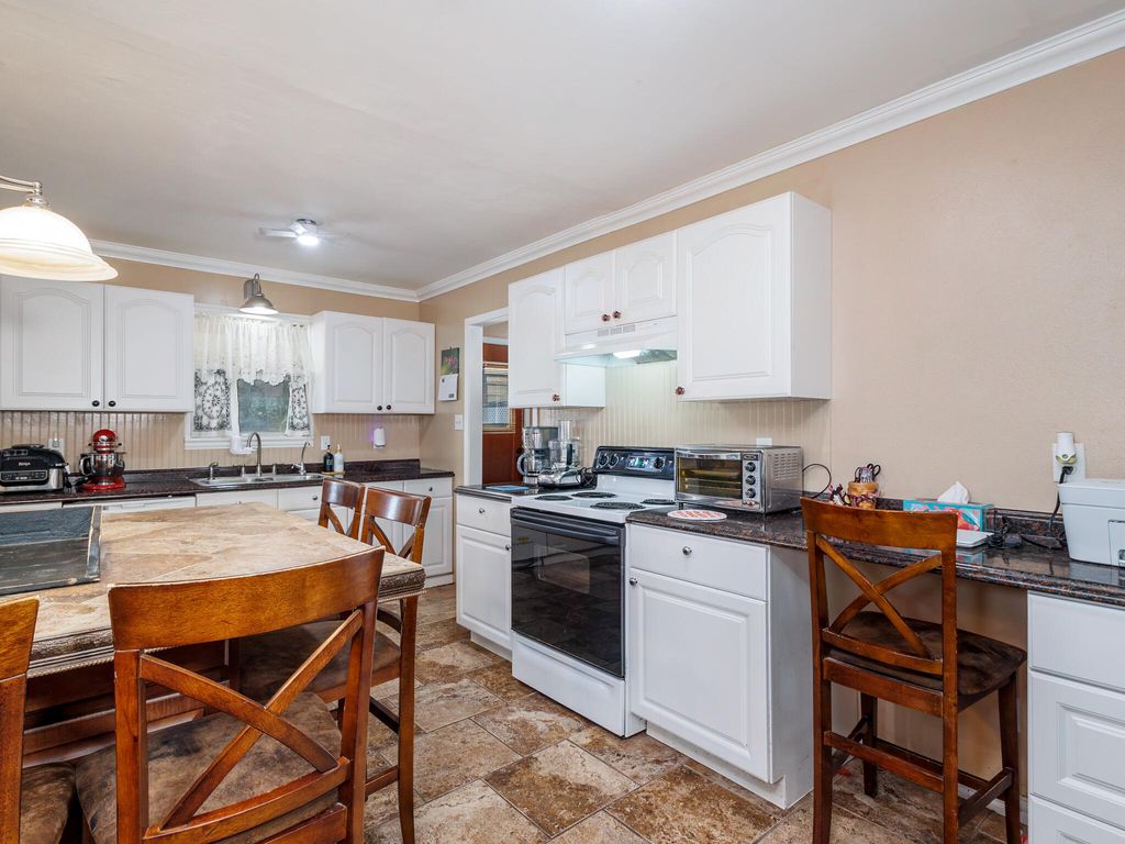 Image 13 of property listing at 1201 N 10th Street, Winters, TX 79567